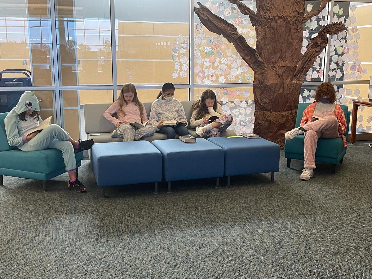 Happy Read-In Day @cockrillcowboys! We’re enjoying a relaxing day reading with ELAR classes in the Learning Commons/Library!
🍂📖
#cmsreads #mymisdreads