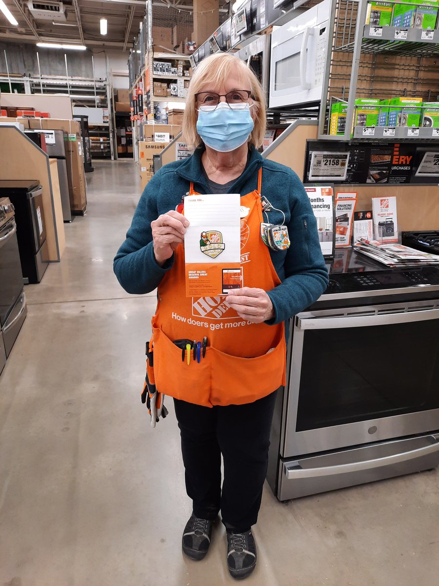 ChuckRoss76's tweet photo. Congratulations Maria on getting your Gold milestone award! Great job! @brian_elchert @Crosscheck14 @bryan_greenough @Scott_Darnell_ https://t.co/mJTTyuoViX