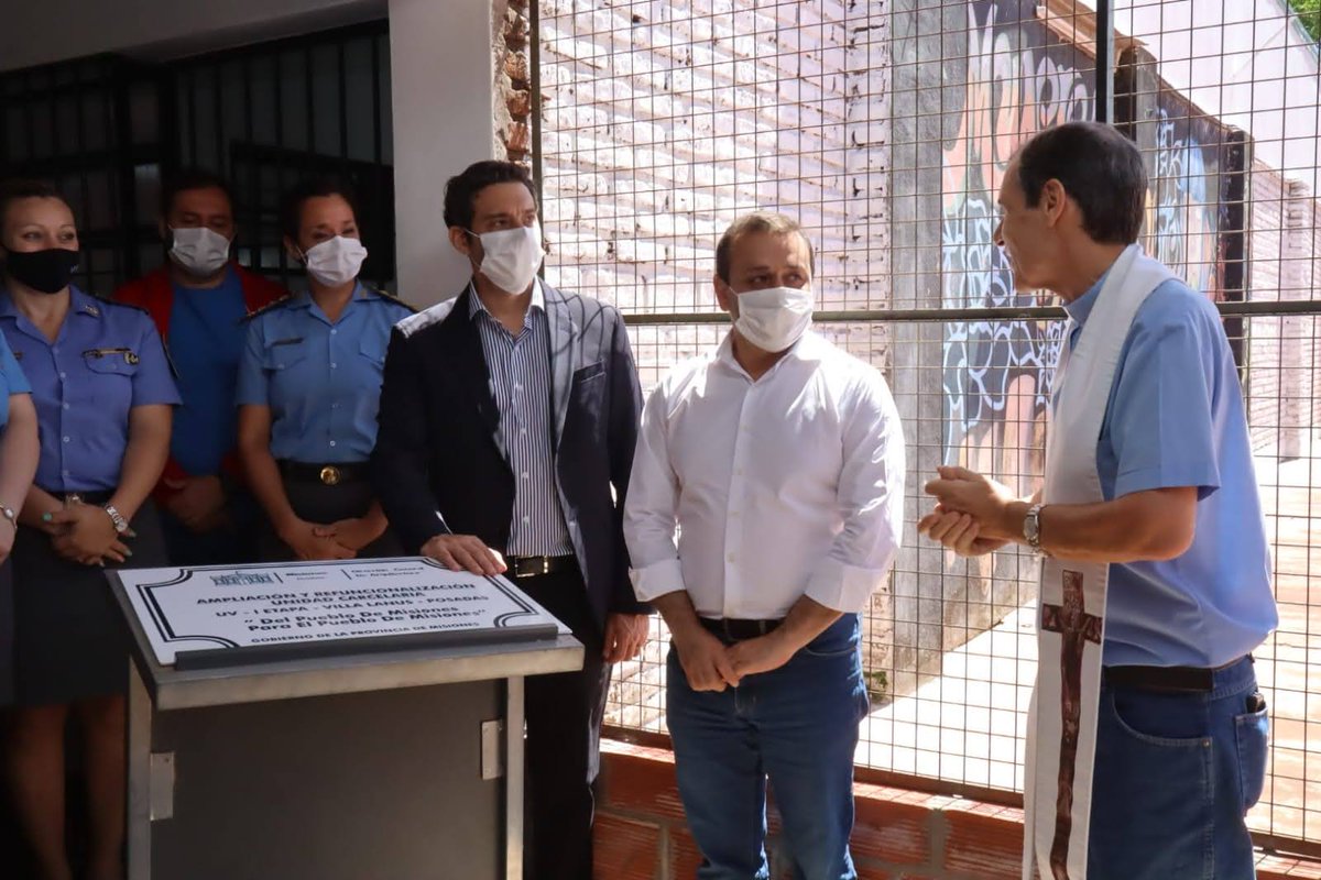mgmisiones's tweet photo. Junto a @herrerayflia inauguramos los seis nuevos pabellones de la UP V de #Posadas y un espacio para el taller de peluquería, en el cual las internas aprenden el oficio. Además, recorrimos el lugar donde hacen costura y panadería. Con esto, facilitamos su pronta #reinserción. https://t.co/khxiGrkWUa