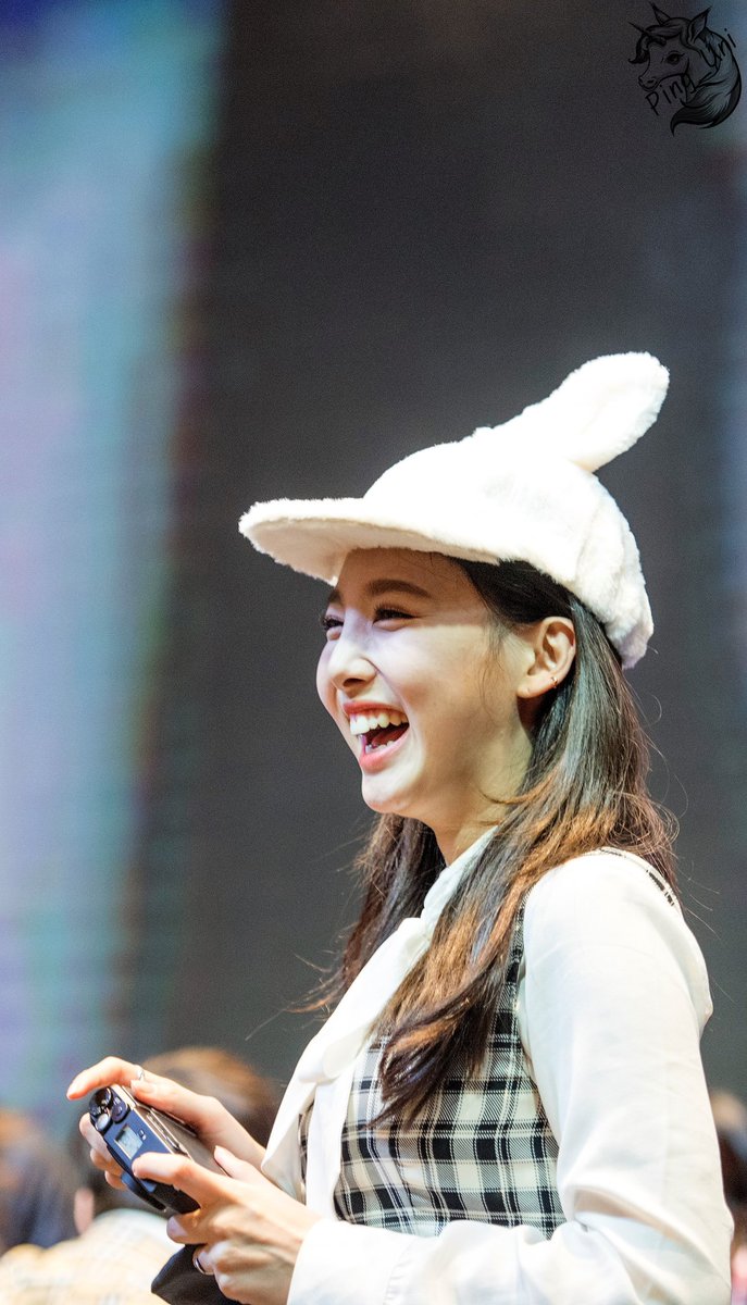 nayeon thinker #FormulaOfLove tweet media