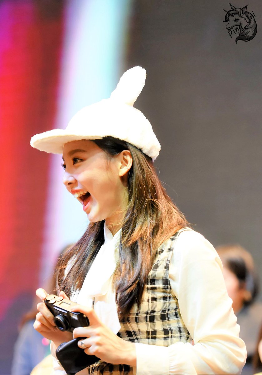 nayeon thinker #FormulaOfLove tweet media