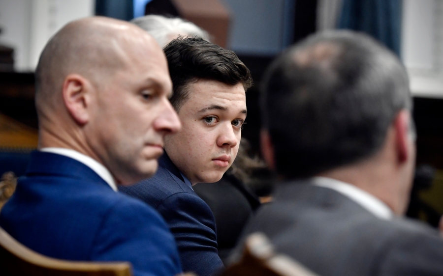 WGNNews's tweet photo. #BREAKING: Jurors in Kyle Rittenhouse trial reach verdict https://t.co/oClQHOZWxH https://t.co/J1jhm3utAk