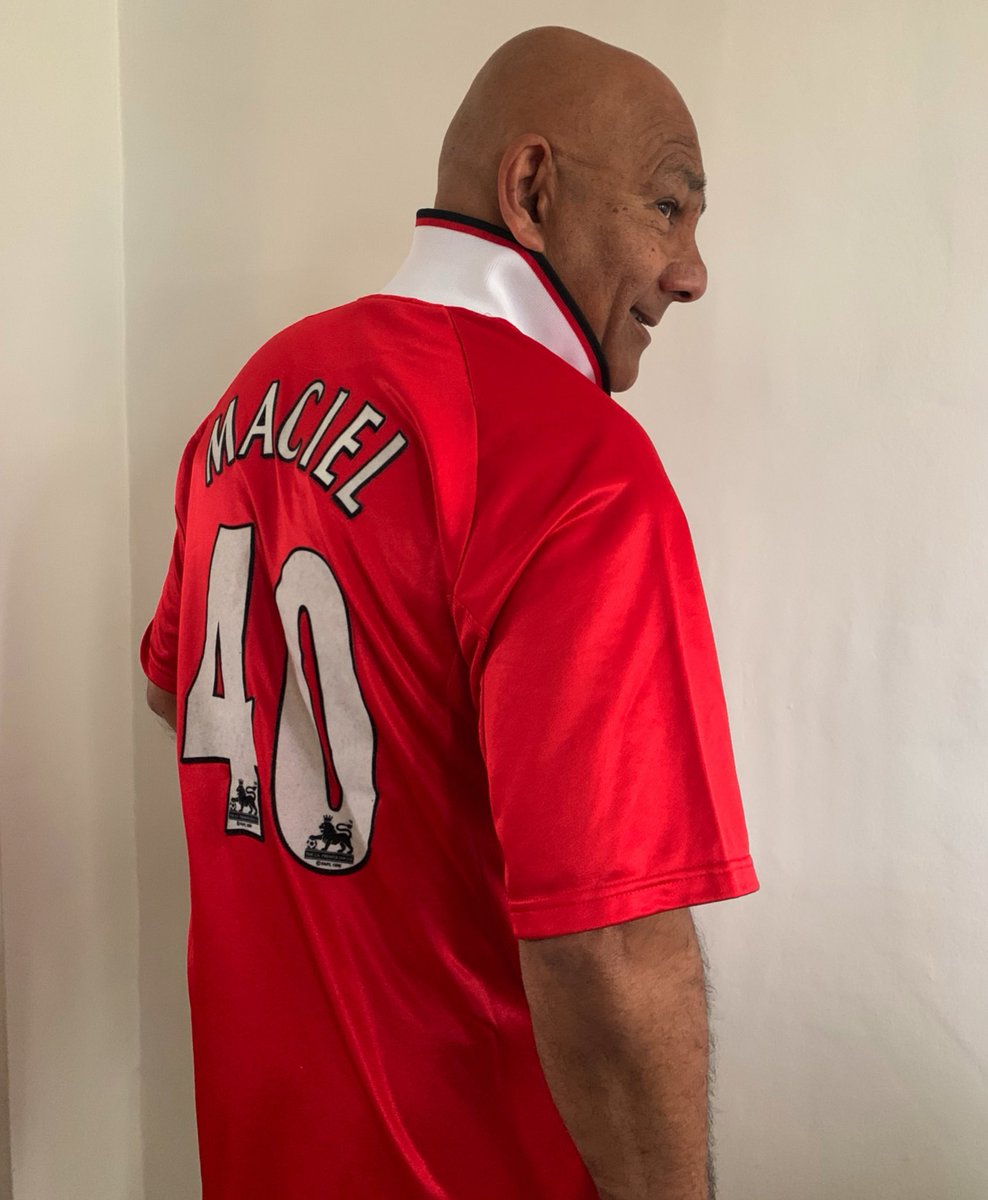 Andy giving us the classic Cantona stance on #FootballShirtFriday ⚽️

If you can, donate to the <a href="/BobbyMooreFund/">Bobby Moore Fund</a> to help tackle bowel cancer: bit.ly/3DFGmkJ