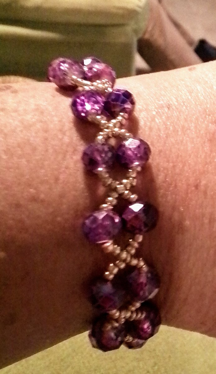 StrathJan's tweet image. Today 8 made this bracelet, shame it's to big for most people.
Weather awful so been indoors all day ☹️