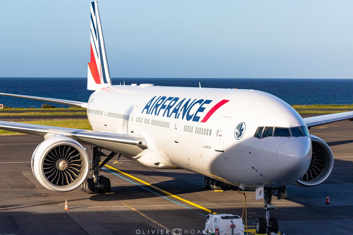 OlivierHoarau's tweet photo. 🇫🇷 Hello @Dunkerque 👋 nice to meet you here at #LaReunion ✈️😍 @AirFranceFR #FGZNF with the new livery 💫 Follow #AF647 live now on @RadarBox24 flying to @ParisAeroport #CDG ✈️
#AvGeek #Boeing #Airfrance #B777 #Dunkerque https://t.co/l8NnQg5ZOe
