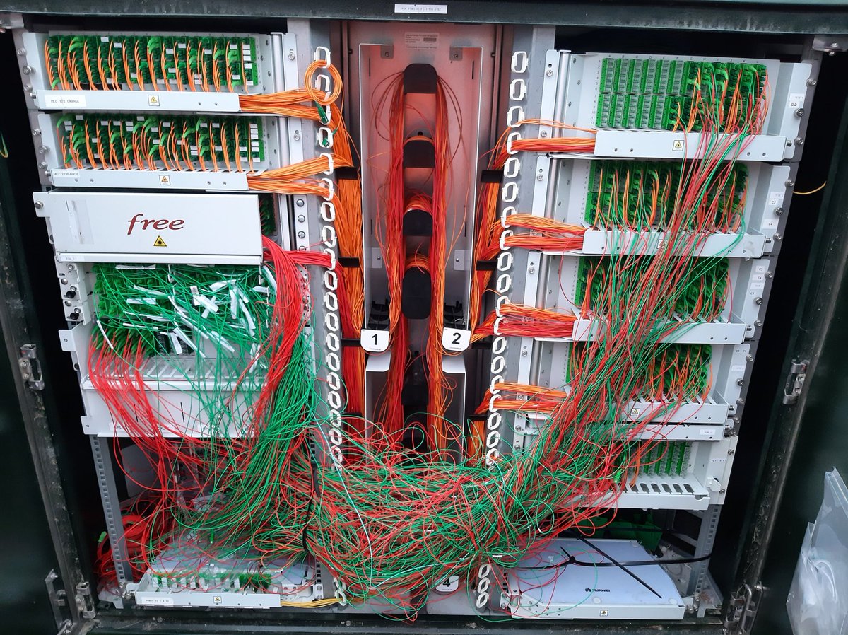 AlexTAVERNIER3's tweet photo. Orange met tout en œuvre pour fiabiliser son réseau #ftth. Remise en conformité d'un point de mutualisation à #Toulouse. Les travaux ont duré 4 jours mobilisant deux techniciens et impactant plus de 550 clients tout opérateurs confondus.

#OrangeOccitanie #Fibre https://t.co/KWqVJ04Iwf