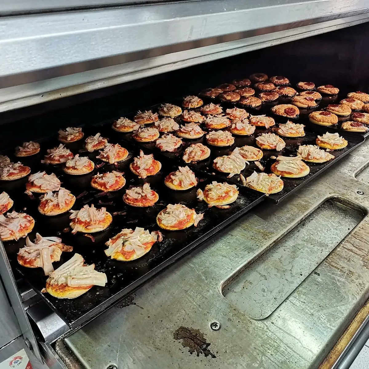 Hemos tenido un cóctel y una comida de convivencia, qué bien sienta poder ir recuperando estas actividades tan bonitas.