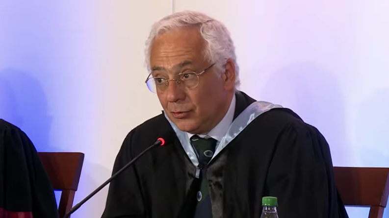 FCE Pilar (@fceaustral) on Twitter photo "Queda por recorrer un camino largo, pero claro, está en manos de ustedes", concluyó el Dr. Crespo dando cierre al acto de graduación de <a href="/FCEAustral/">FCE Pilar</a> en el Campus de Pilar. ¡Felicidades! "Queda por recorrer un camino largo, pero claro, está en manos de ustedes", concluyó el Dr. Crespo dando cierre al acto de graduación de <a href="/FCEAustral/">FCE Pilar</a> en el Campus de Pilar. ¡Felicidades!