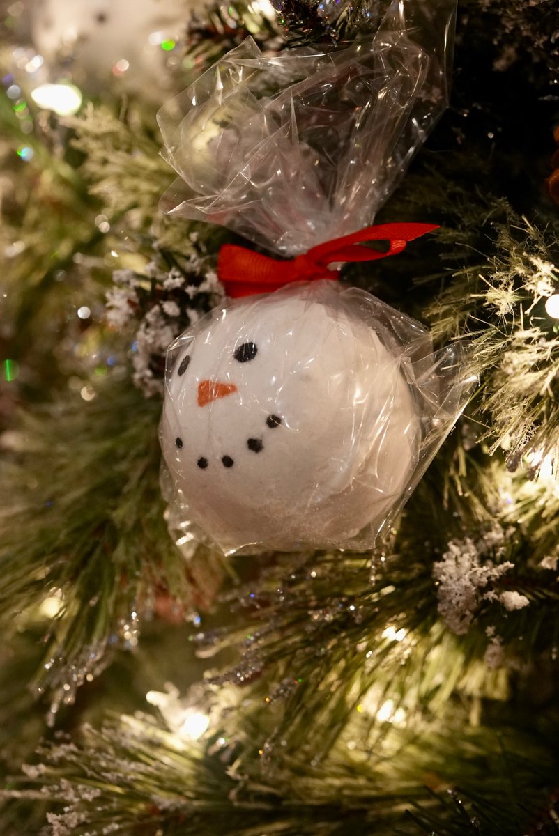 MonadnockNews's tweet photo. From tasty local made goodies to handmade jewelry and clothes — the @StonewallFarmNH craft fair has it all! Stop by Saturday 10-4 to get your holiday shopping started early. https://t.co/Sr6NG7BU8g
