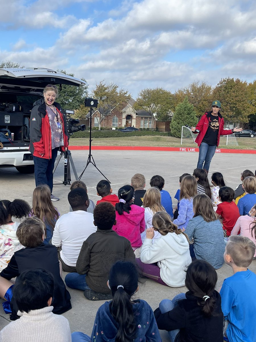 Esther Sanchez (@sanchez_510_) on Twitter photo Thanks <a href="/BiancaNBC5/">Bianca Castro</a> for coming to <a href="/HicksElementary/">Hicks Elementary</a>! Our students enjoyed learning about what you do. 😊 Thanks <a href="/BiancaNBC5/">Bianca Castro</a> for coming to <a href="/HicksElementary/">Hicks Elementary</a>! Our students enjoyed learning about what you do. 😊