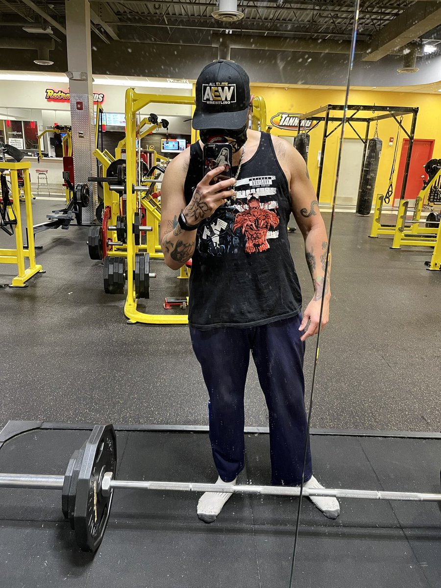 KaijuTitanZero's tweet photo. Getting that last leg day in before Anime NYC weekend!💪
#weightlosstransformation #weightloss #weighttrain #weighttraining #pushthrough #gym #change #thebattle #inspiration #happiness #gymrat #flex #loveyourself #legdayworkouts https://t.co/ss0JsGlFEk