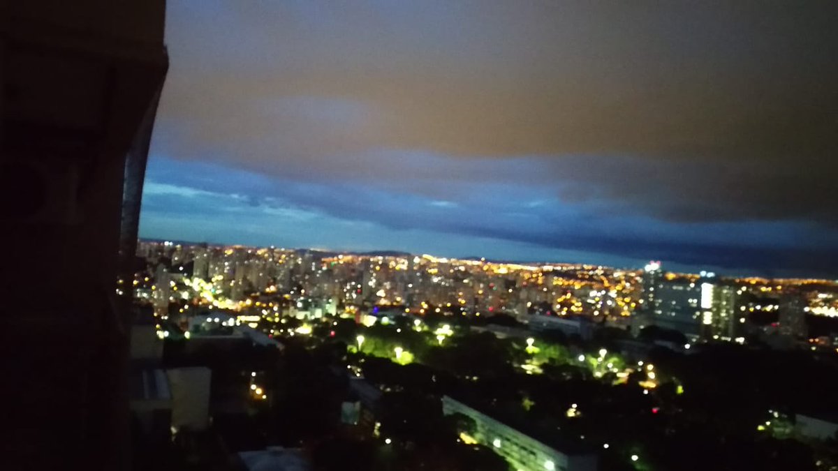 dayanefp_'s tweet photo. Céu azul https://t.co/uPNhs9t4jc