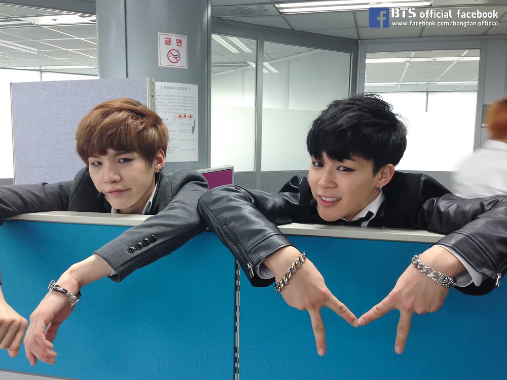 BTSTARS_twt's tweet photo. La pereza de Mencey nos hizo llegar algo tarde pero no lo suficiente para perdernos del #𝑀INAKO𝔻𝔹, aunque su carita demuestre lo contrario él también está muy emocionado. ¡Felicitaciones! 

˒ ⌗ ¡ ¡ : 🎼 𝖤𝖬𝖮 𝗞𝗜𝗗𝗗𝗢𝗭 ⋅ #LEY https://t.co/QeeznAJD98