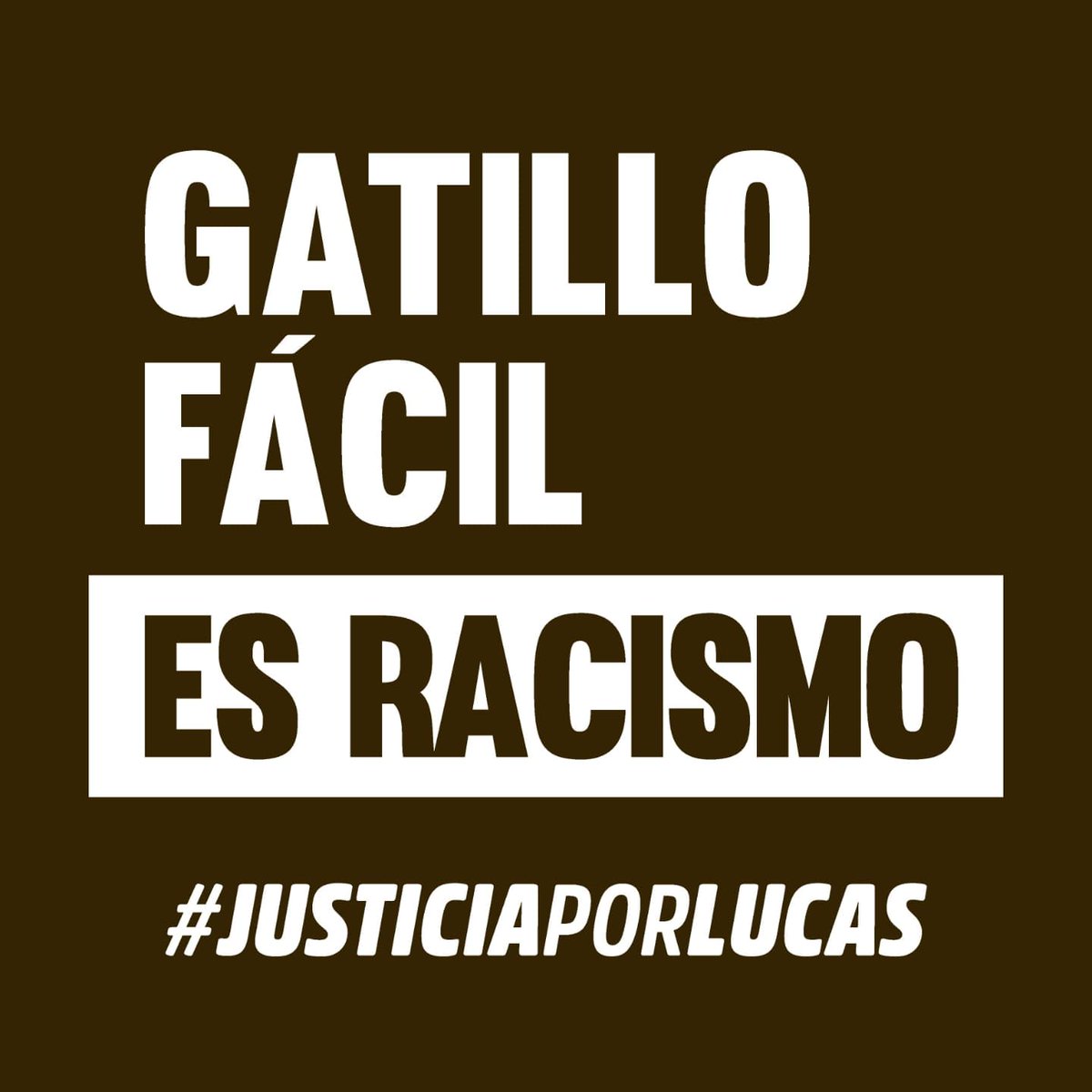 IdentidadMarron's tweet photo. A Lucas le dispararon por su color y su vestimenta, las muertes por gatillo fácil son crímenes racistas. 

¿Que color de piel tienen los pibes asesinados por la policía y olvidados por la sociedad?

#JusticiaPorLucas
#GatilloFacilEsRacismo https://t.co/i3ZkSlJxVq