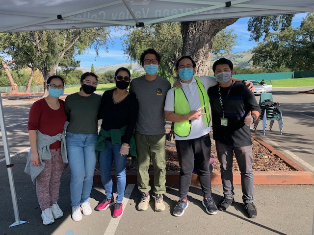 OfficialEVC's tweet photo. Talk about #EVCPride! A huge thanks to our EVC staff, faculty, and students who volunteered today to help distribute free food to over 250 students and community members in partnership with @2ndharvest. π₯ π₯©π₯¦ #FoodSecurity #EVCconnected https://t.co/rHloOQQiAy