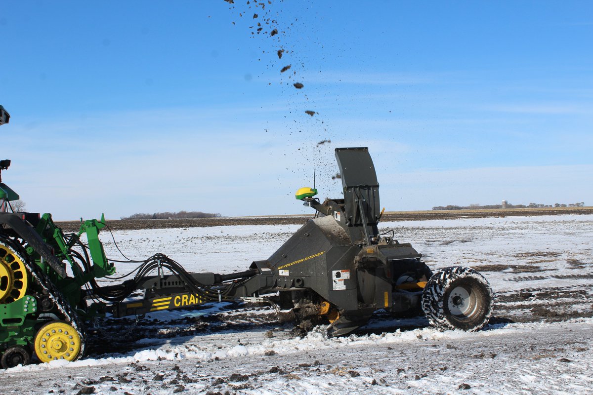 CraryAg's tweet photo. Weekends and snow don't mean there isn't work to get done! Hats off to all the farmers out there that are keeping on keeping on this weekend! โ๏ธ๐
#Crary #CraryAg #ag #agriculture #farming #farmer #farm #farmlife #aglife #tractor #fieldwork #RevolutionDitcher https://t.co/LjyRWejxOZ