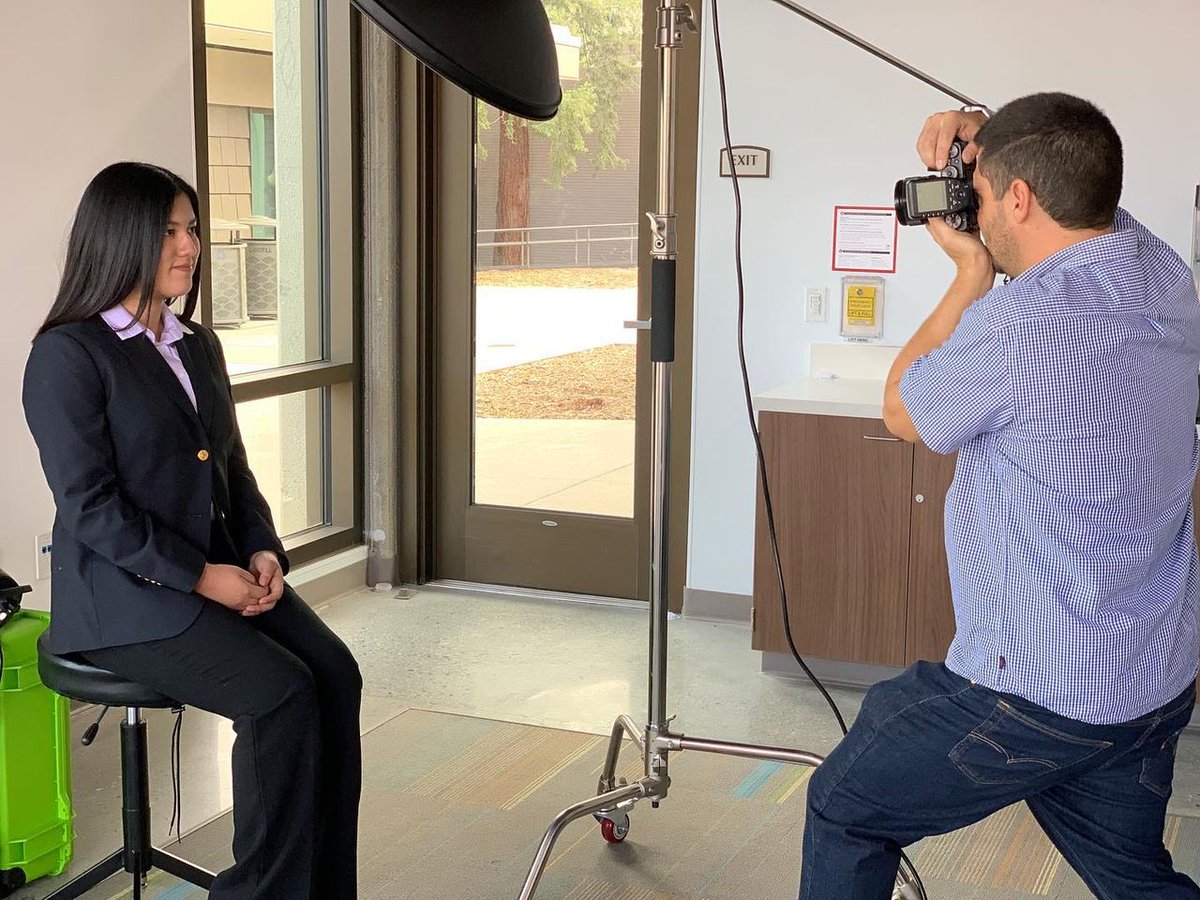 WestValleyCC's tweet photo. Che School of Professional Studies teamed up with our own visual art &amp; photography instructor Dan Fenstermacher to offer students professional career headshots today on campus! #gowvc #gowest #lifeatwvc https://t.co/Gj50DuXLiu