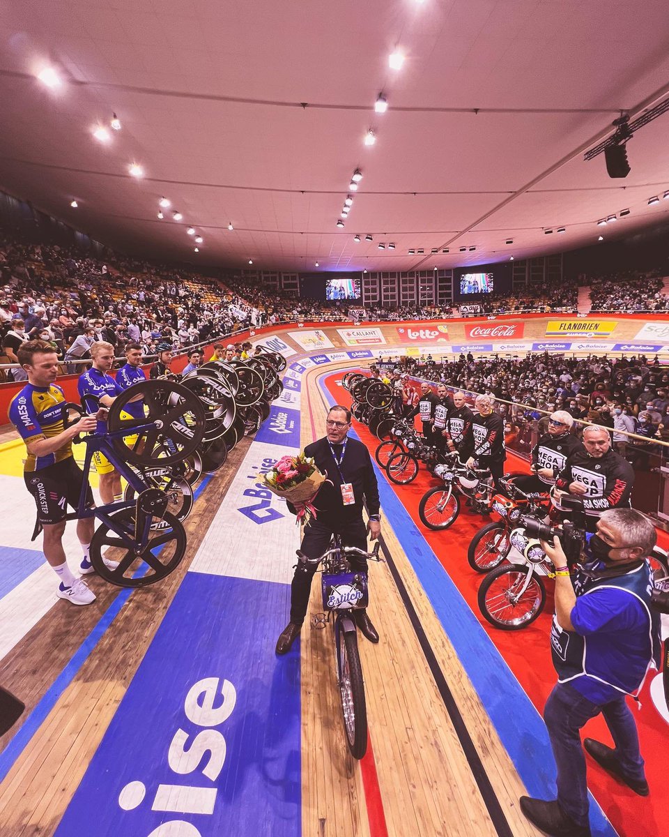 zesdaagseGent's tweet photo. Saying goodbye to a legend. On the bike and as a derny. Thank you for everything Michel Vaarten 😘

#Ghent6Day #zesdaagsegent https://t.co/9covrDdRBn