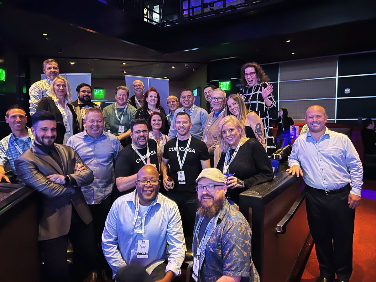pfreblog's tweet photo. @VHT_Studios team! + some @CasaCubi #PFRECON2021 https://t.co/dSTg1rwSTi