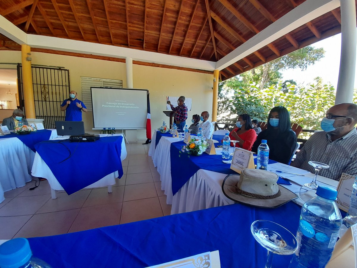 erickdorrejo's tweet photo. Participamos junto al Consejo de Desarrollo Provincial de Independencia en la firma de la Alianza y la revision de los proyectos para el desarrollo productivo, incluidos en el Presupuesto 2022. #MiFronteraRD https://t.co/USEFQ9KZar