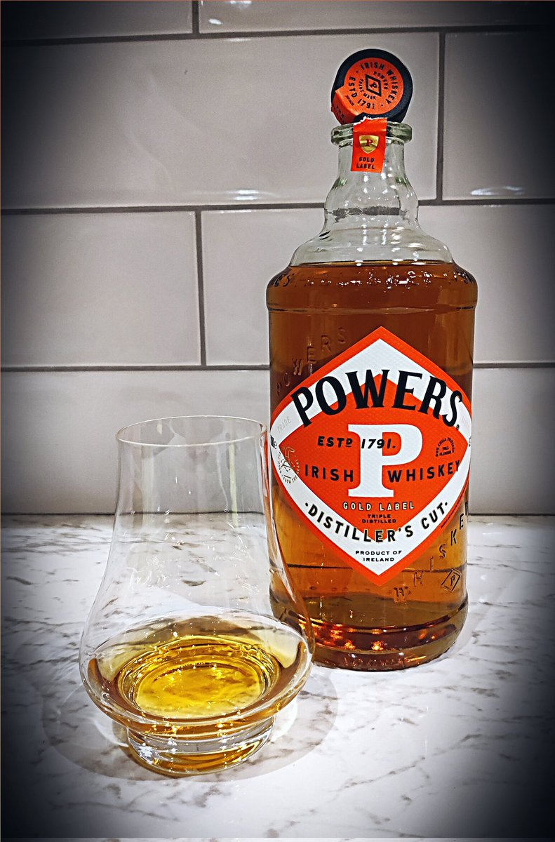 _P_McD's tweet photo. #FridayNightDram is @Powers_Whiskey #GoldLabel #DistillersCut a fairly new one for me despite many years of drinking the standard #GoldLabel This feels like a slightly elevated version. I'm enjoying it, maybe this should be the new standard! #Sláinte🥃 #UisceBeatha #BeimidAgÓl ☘️ https://t.co/uXgjoEB9ld