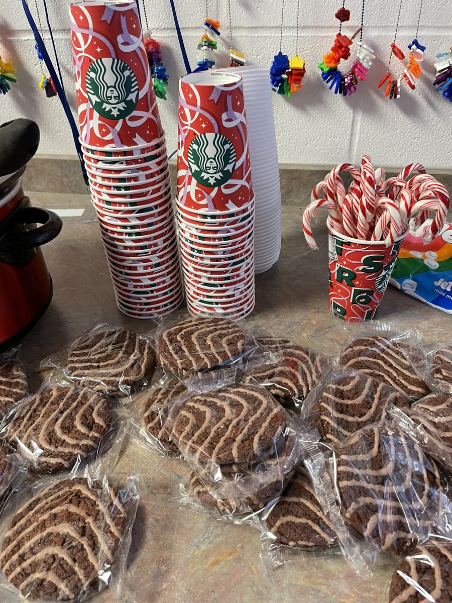 holleyavaughn's tweet photo. Loved our 5th grade Starbucks Day! It was the perfect day after our long, cold, outdoor Camp Tecumseh field trip yesterday! 

Thankful @Starbucks donated some cups for our hot chocolate! ❤️
@WYEPrincipal https://t.co/sdVp0hk2f4