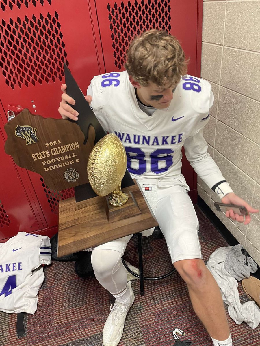 AndrewKeller50's tweet photo. State Champs baby!! 💍🏆 https://t.co/p0jvi8QPd4