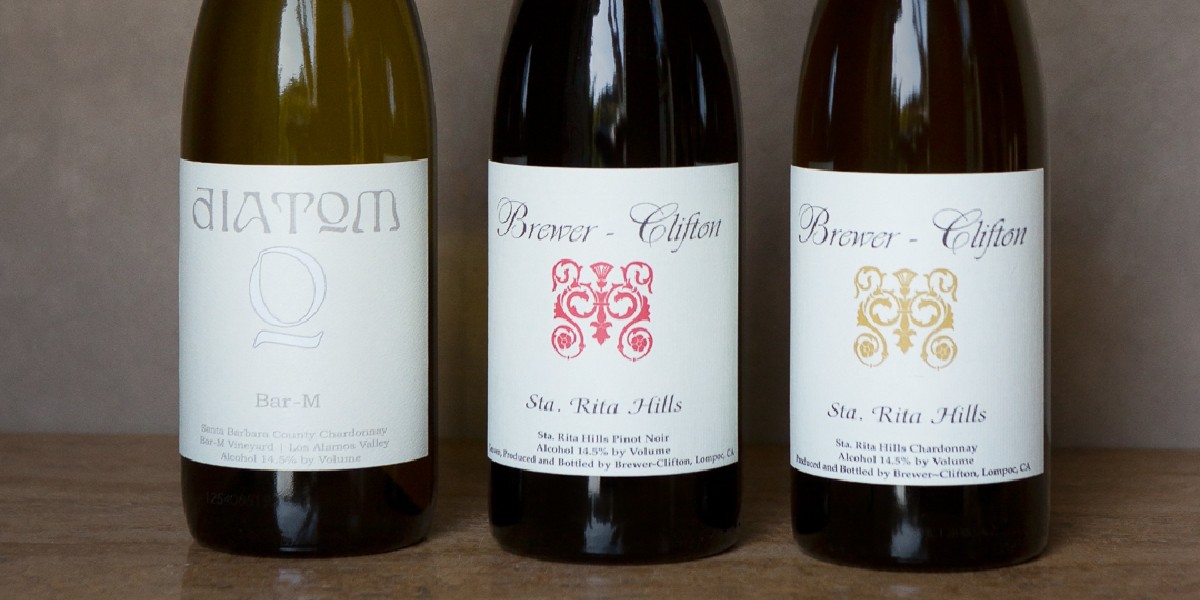 Toast your holiday celebrations with a glass of your favorite Brewer-Clifton wine.🍷