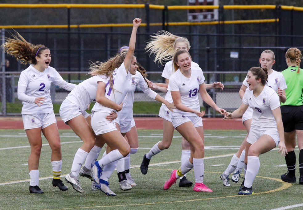 Mdutra11's tweet photo. She’s off to Semis! Good luck Maggie and IHS Eagles! https://t.co/Bd3VYJepr9