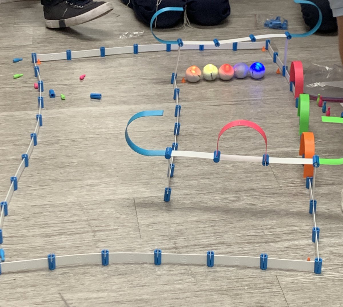 edtechease's tweet image. Mini @sphero Fun Friday! Creative coding and designing challenges for each other. #educationguides #steamforkids