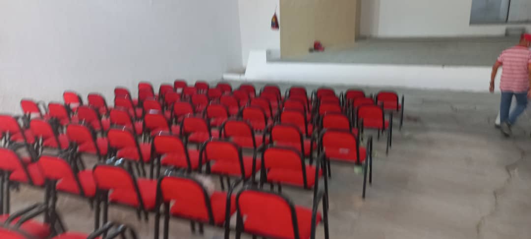 #VenezuelaRecordEnVivienda 

Gob @RCarrizalezPSUV supervisó los avances de la rehabilitación integral de la Casa de la Cultura en San Fdo #Apure 

¡Solo en Revolución!