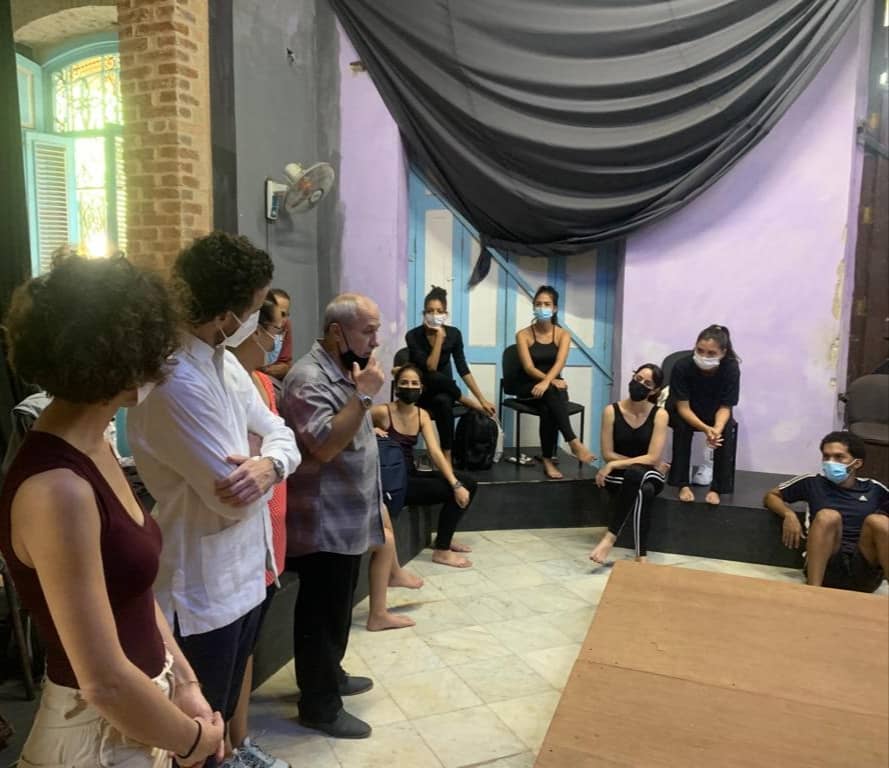 ItalyinCuba's tweet photo. 📢Inaugurato stamattina il laboratorio teatrale per la rappresentazione di giovedí 25 alla Scuola di Teatro. Registi 🇮🇹 e 🇨🇺 al lavoro insieme ad attori, musicisti e studenti dell'ISA. https://t.co/CkU3II0yoZ