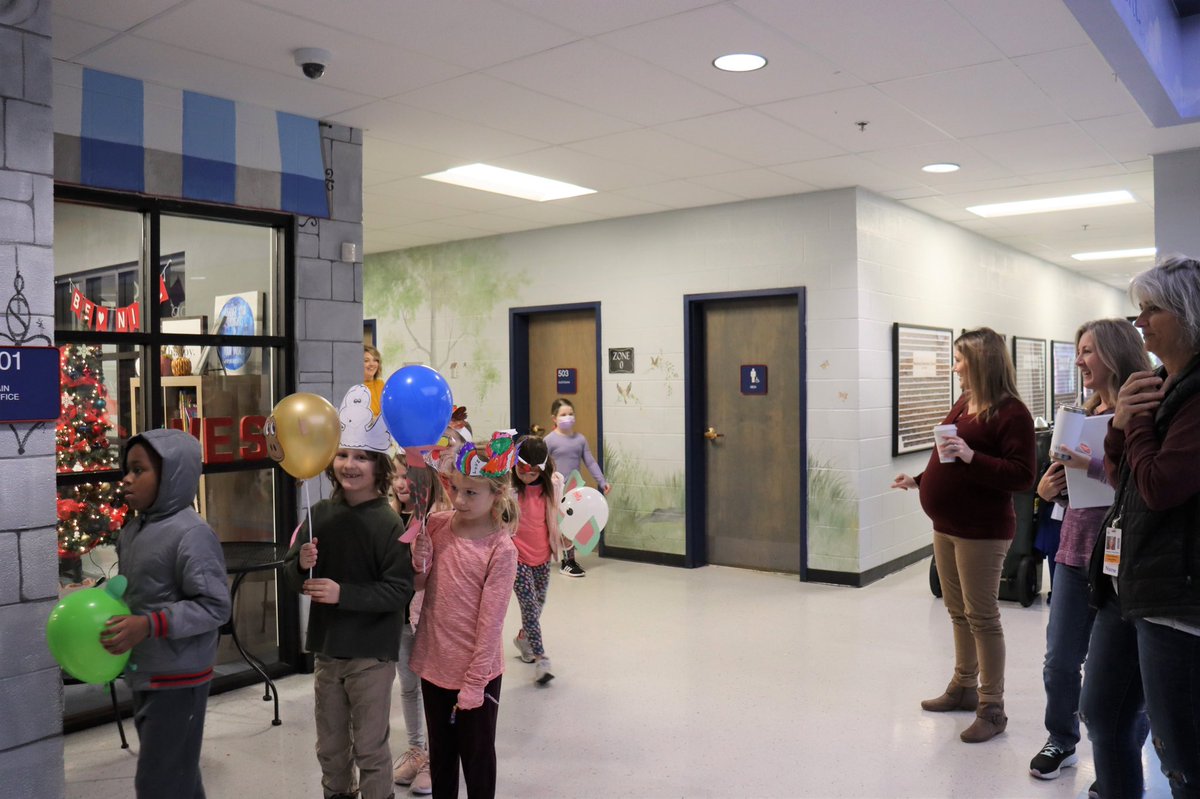 wcsWES's tweet photo. 1st grade balloons 🎈 flying high at Westwood! We love our creative students! This was so much fun! https://t.co/peNwe6Q89S
