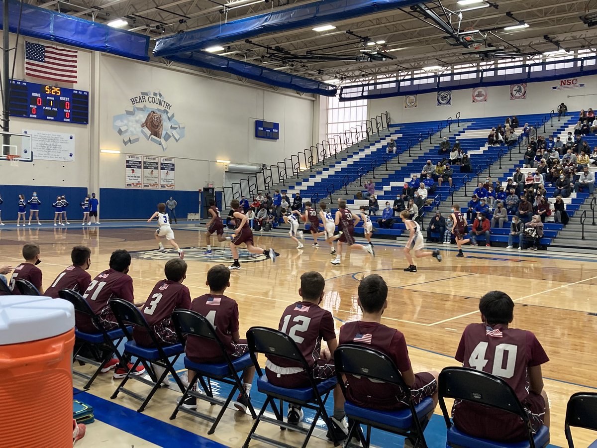 lzhsboysbball's tweet photo. Great start to our annual LZ night of hoops! #lznation #nopassengers https://t.co/UBR1vZNeii