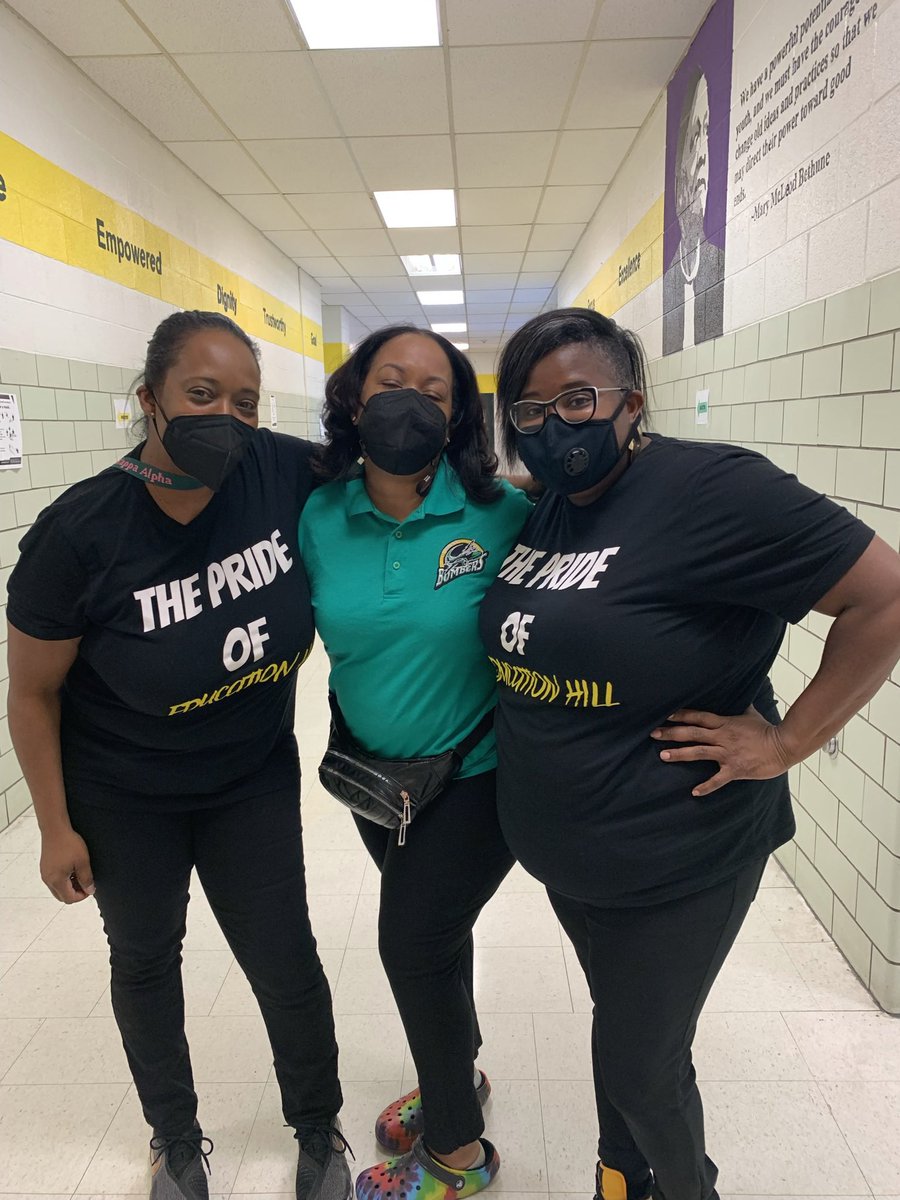 msdix's tweet photo. I love my staff @BrowneEC !!! https://t.co/bOfN5ueaZP