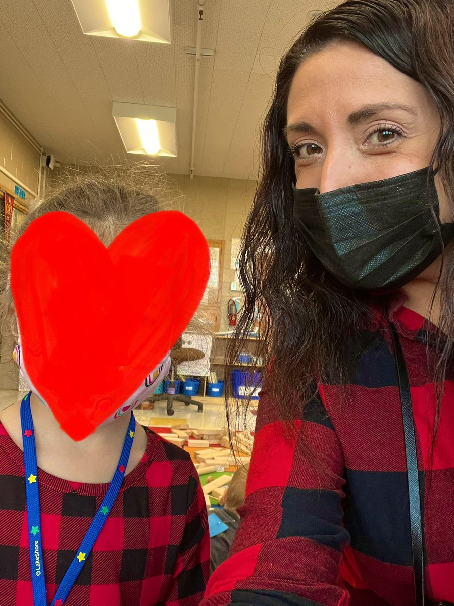 parsonsjt's tweet photo. On Fridays we wear red in support of those brave Americans who are currently deployed ❤️🇺🇸 #Mitchellstrong #REDfriday https://t.co/uzbeAob5AQ
