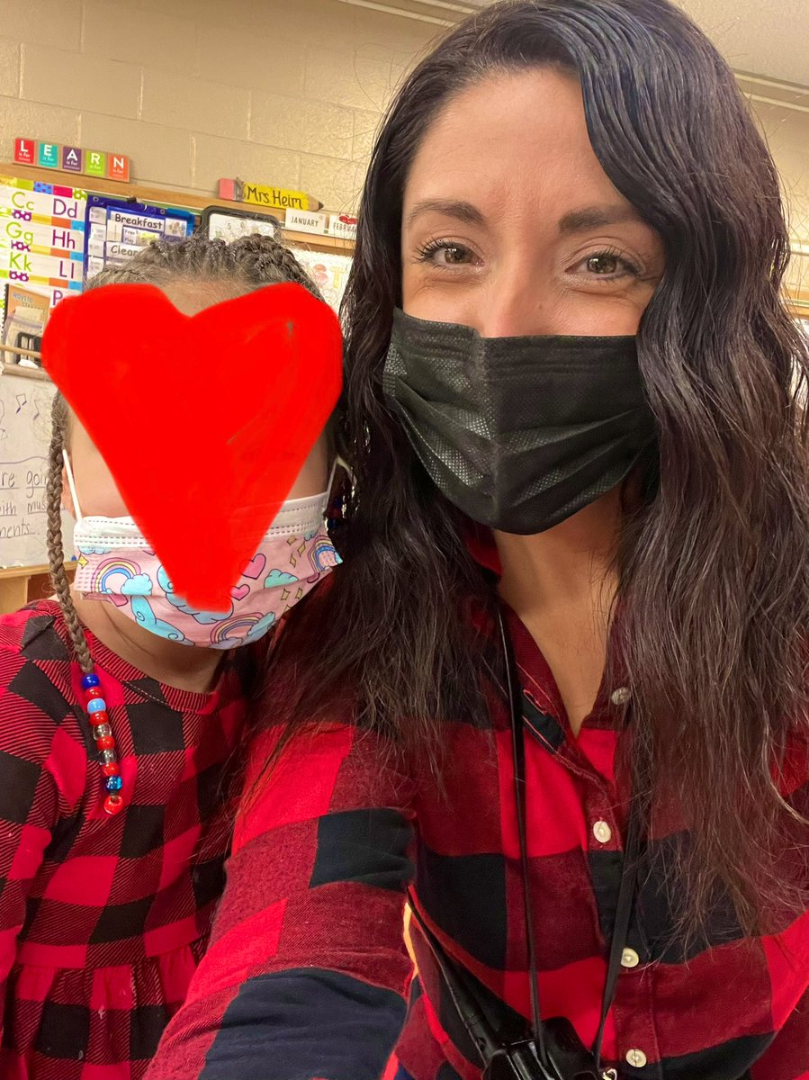 parsonsjt's tweet photo. On Fridays we wear red in support of those brave Americans who are currently deployed ❤️🇺🇸 #Mitchellstrong #REDfriday https://t.co/uzbeAob5AQ