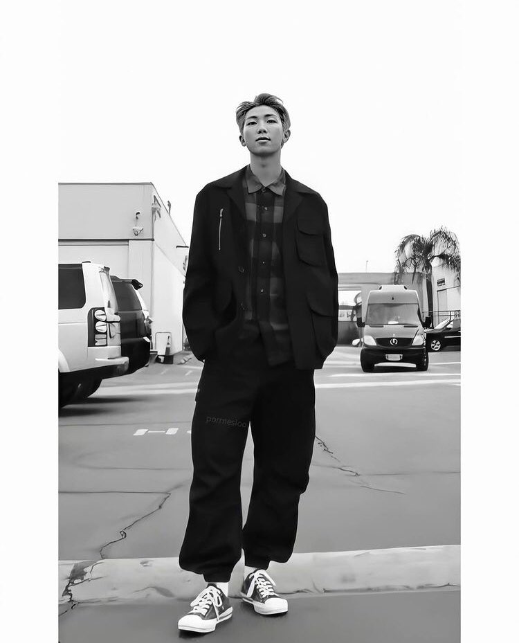 Jessicarjot7's tweet photo. Extremely happy for you and our boys. I’m hoping whole heartedly that these performances and shows alongside tons of ARMY give you a whole ton of serotonin. 💜

#TellJoon https://t.co/biorA3c9Ez