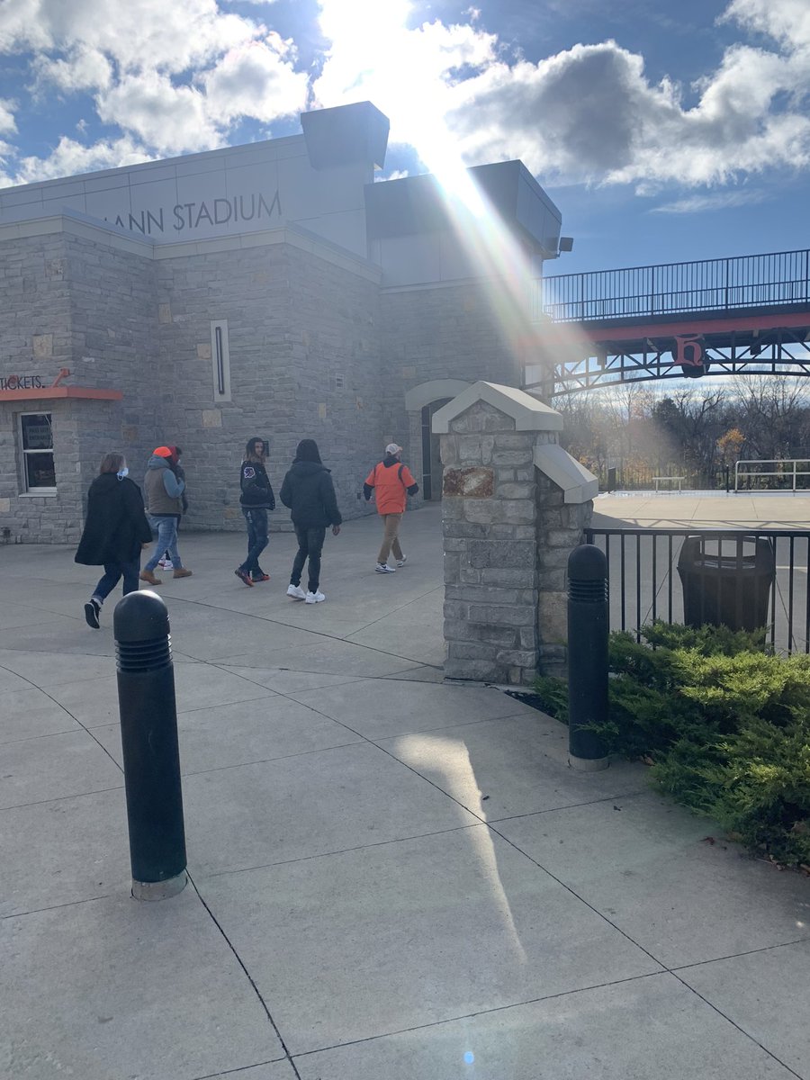 jaxson_ferguson's tweet photo. Thank you @KalonHumphries for inviting me out for the visit and thank you to the rest of the coaching staff for making it a great experience💪🏽🧡🖤@Coach_Donaldson @KegleyCole @BergFootball #bergfootball https://t.co/P9X4WD5wRY