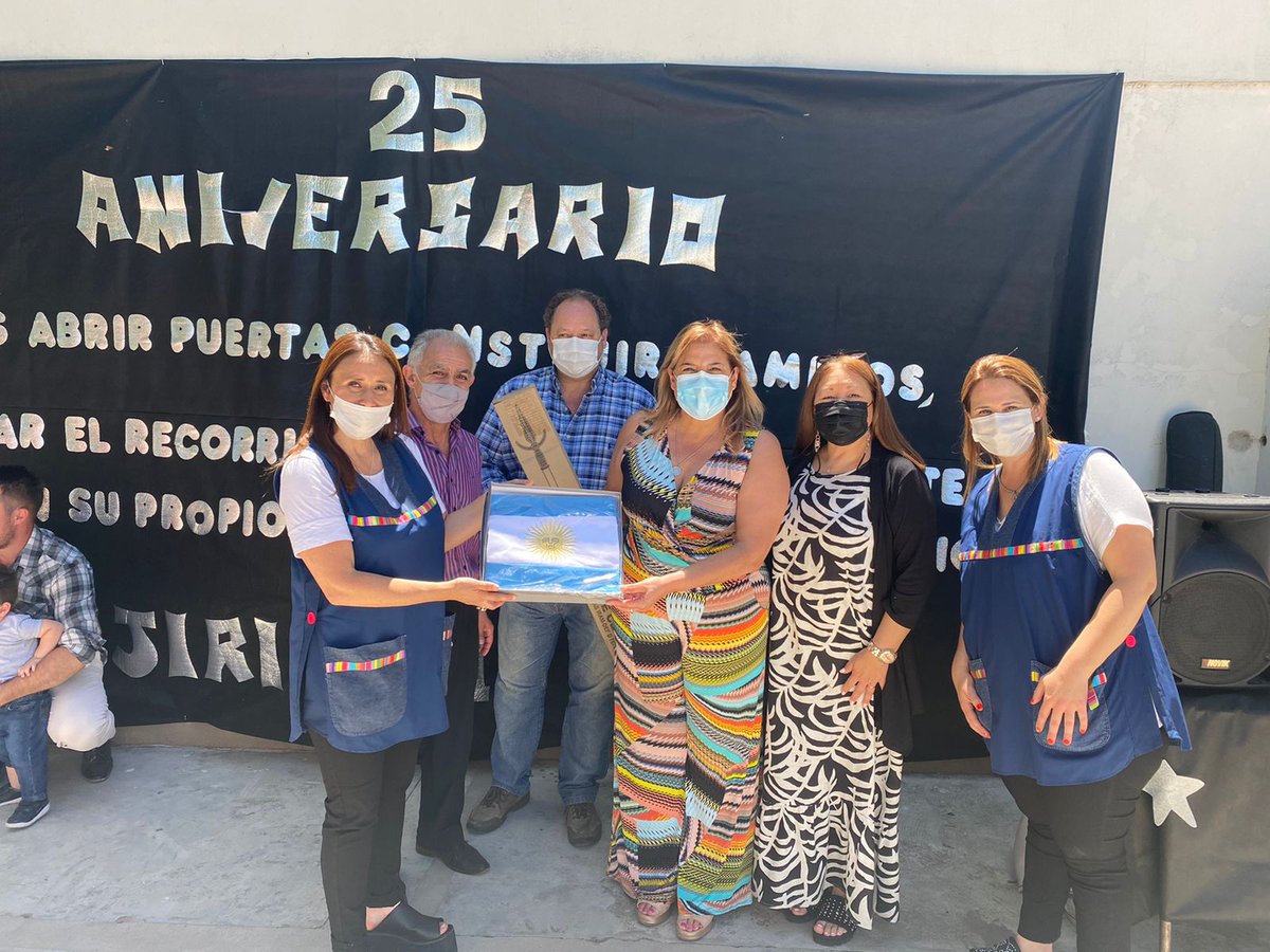 cambiozarate's tweet photo. En el 25° aniversario del JIRIM 1, estuvieron presentes la diputada pcial. @SandraParisYA  y el concejal electo @nortoncovich . Con posterioridad al acto, dialogaron acerca de la realidad del jardín con su directora, Paola Antúnez. https://t.co/YgJY5e25zK