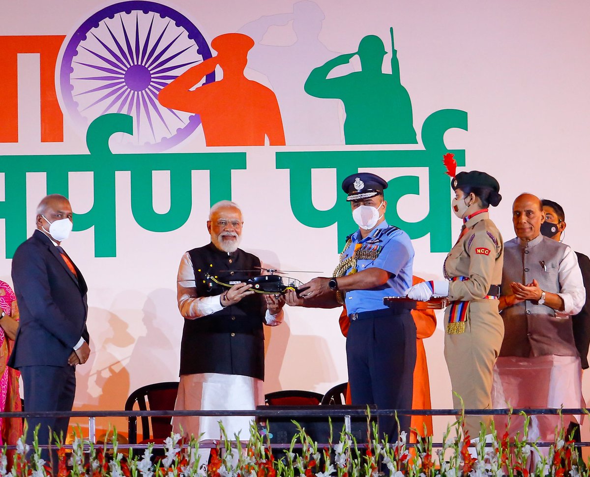 ESMTriservices's tweet photo. In yet another milestone of being self reliant through indigenisation, Hon'ble Prime Minister Shri Narendra Modi handed over the first Light Combat Helicopter to Air Chief Marshal VR Chaudhari, CAS, during the Rashtra Raksha Samarpan Parv today.
@ESMTriservices 
RS Vara Prasad https://t.co/Dek156gkRs