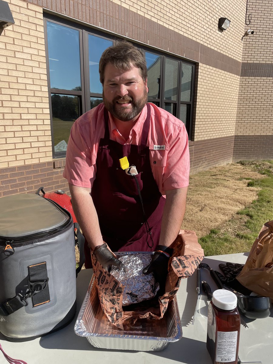 LMS_MrsTaylor's tweet photo. Thank you @MSUBills63 for smoking some awesome BBQ for the Lewisburg Middle Tailgate today!! It was amazing! #lmspats 💙❤️🏈 https://t.co/aN1ichgmNN