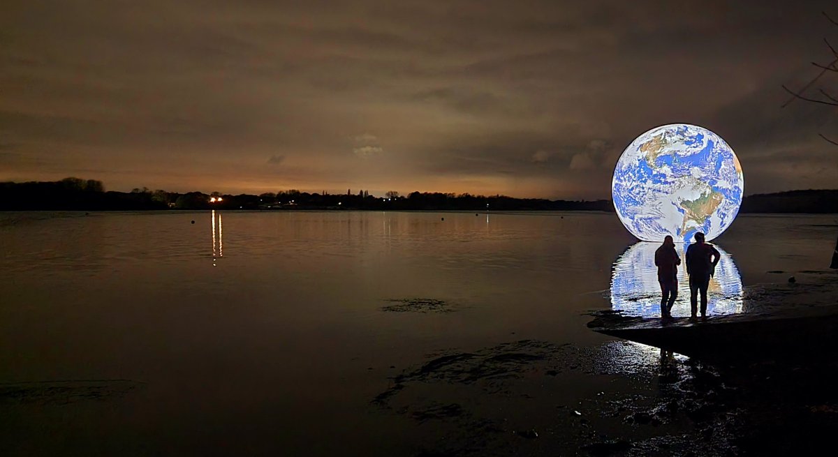 BekkerPetro's tweet photo. An AMAZING 10 metre 'Floating Earth'  at Pennington Flash @WiganCouncil

@lukejerram it is impressive and beautiful! #floatingmoon #PenningtonFlash @ThisIsWigan_ @LeighObserver @WiganEverything @WiganLive https://t.co/5ow8zulfUa
