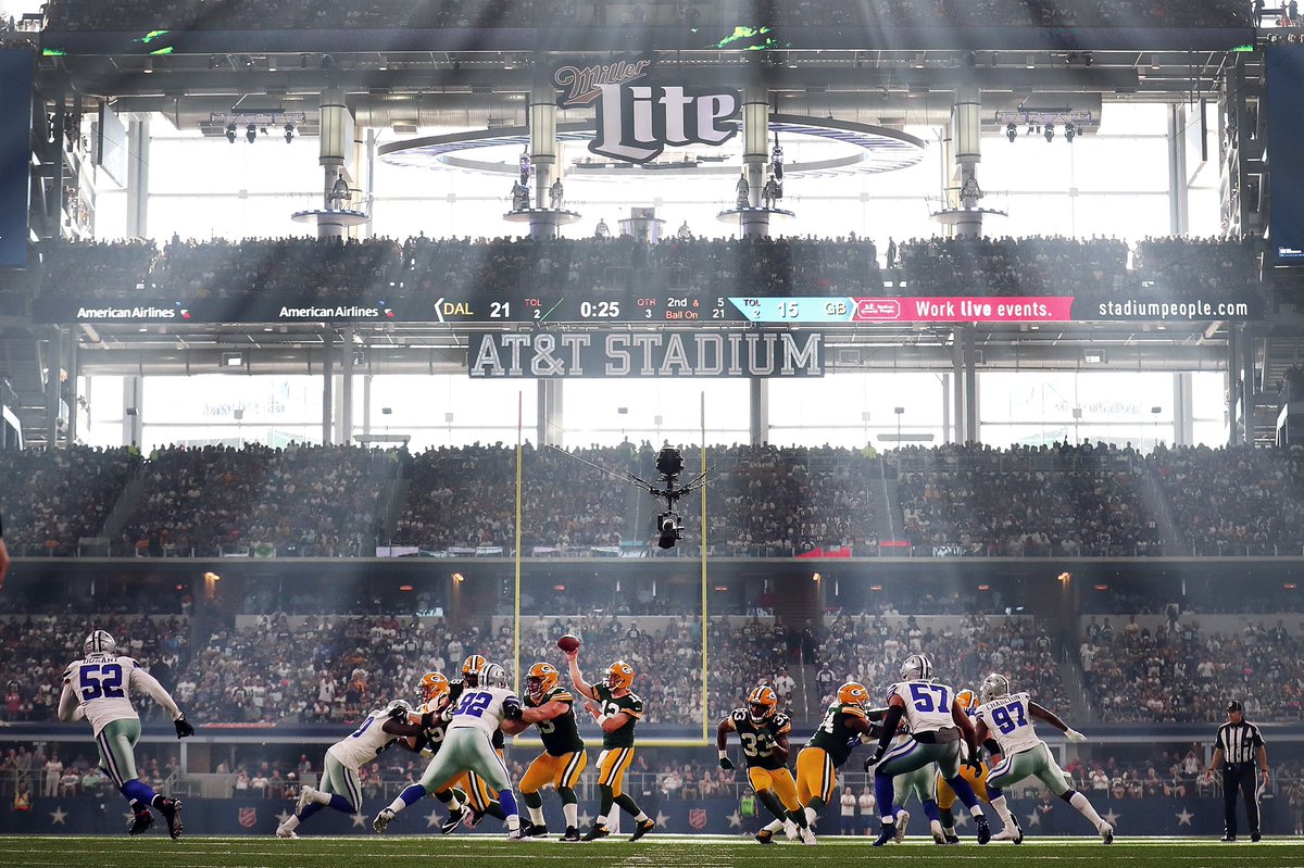 You guys know my love of amazing sports photos by now. The windows of AT&T stadium allow for magical captures like this one from @penningtonphoto in 2017. Running out of the backfield is 5th round rookie Aaron Jones, in the midst of a breakout performance in his home state.