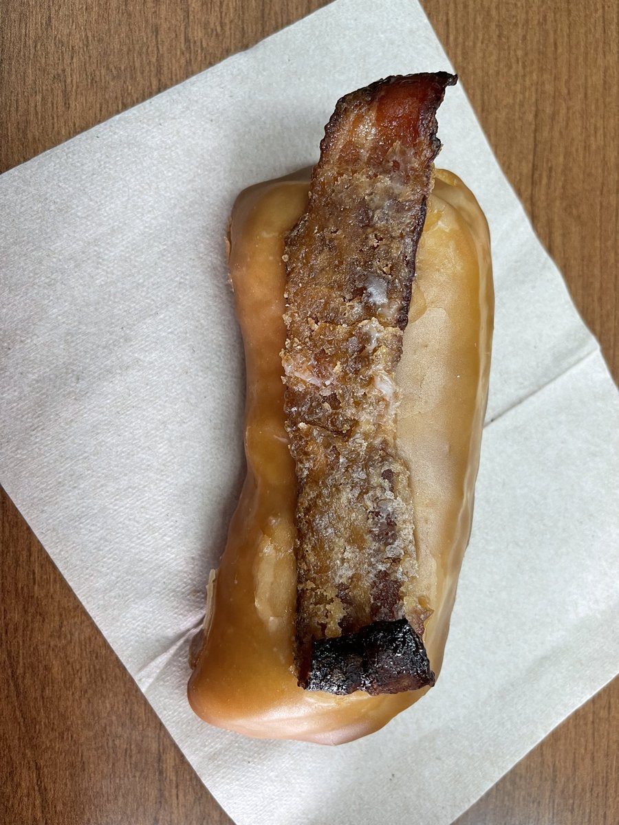 rhawki9_edu's tweet photo. #Principal4theDAY #leesDonuts #baconMAPLE @FairhavenSchoo1 @SEDOL_IL @SEDOLFoundation @DittmerTegan @laura_wagen @Robert_Taterka1 @judithormerod @valdonnan #teachertwitter #edutwitter #DONUTSbringSMILES @Starbucks https://t.co/JwTNPj6jHW