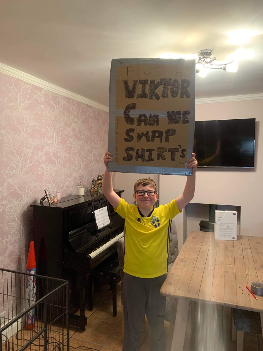 bradaz17's tweet photo. @viktor_gyokeres my best mates lad ready for the game tomorrow! #PUSB https://t.co/afnGi9jgl3