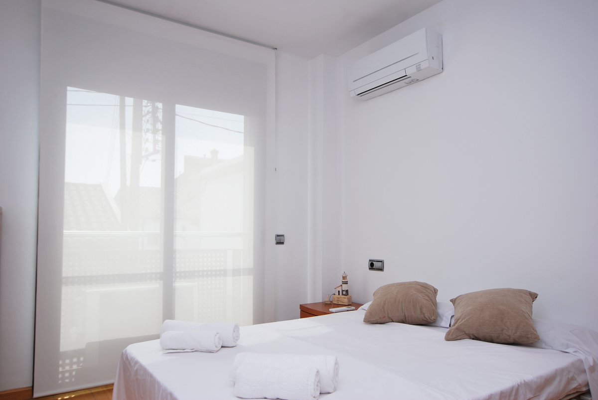 HT_vacacional's tweet photo. ¿Buscas pasar un tiempo en Vilassar de Mar? En el corazón del pueblo, ¡totalmente equipado! 💛😘
🛏 1 habitación
🛁 1 baño
🛋 Salón comedor
🍽 Cocina equipada
https://t.co/jdfJ4RDVgj
👋 https://t.co/QUd9drIJq7 ☎ 93 011 19 54
#HelloTime #VilassarDeMar https://t.co/bLQ6mGRb5N