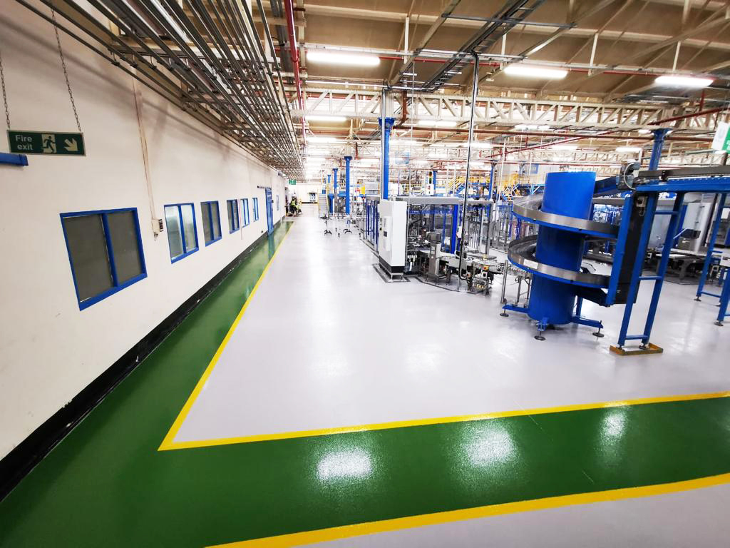 Definitely a #teameffort ✔️ #resinflooring #industrialflooring #floor #flooring