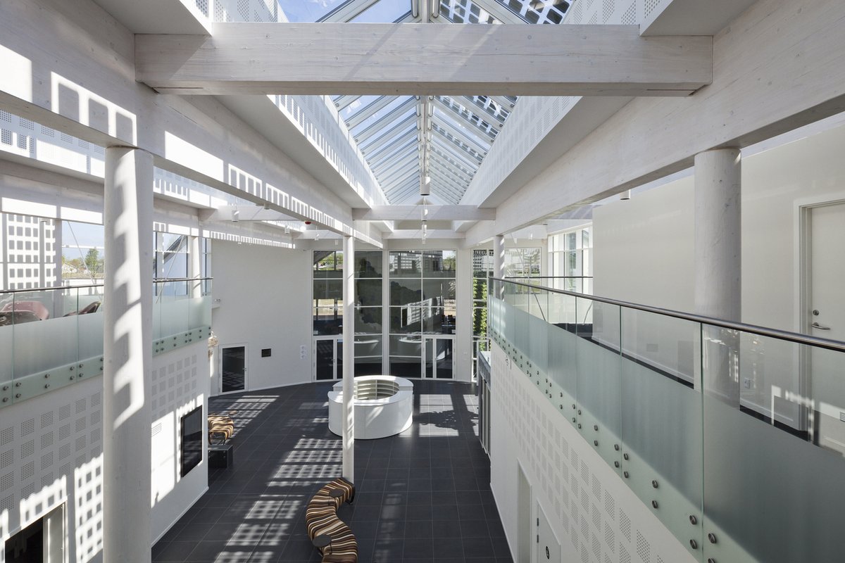 VELUXCanada's tweet photo. How can daylight be innovate in the design of offices and workplaces? Discover the possibilities in our eBook here: https://t.co/wErKiCTBJ1 https://t.co/Z2DntLOB8b