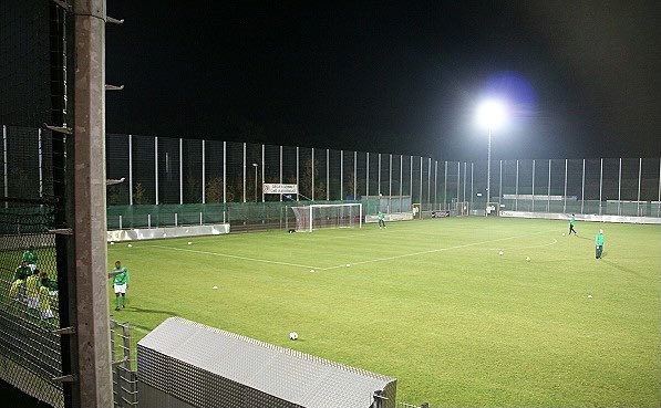 german_stadiums's tweet photo. Team - @FCOBERNEULAND 
Ground - Marko Mock Arena
Capacity - 5,050
League - Regionalliga Nord Süd

#FCOberneuland #MarkoMockArena #RegionalligaNordSüd #germanfootball #germanfootballstadium #football #footballstadium #groundhopper #groundhopping https://t.co/eHz0dNWVZe